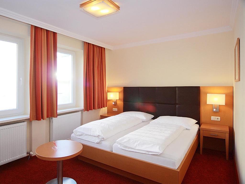 Hotel Goldener Adler Linz Esterno foto